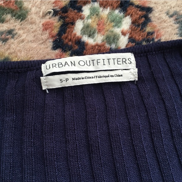 ❤️URBAN OUTFITTERS Scoop neck navy sweater top - Picture 4 of 5